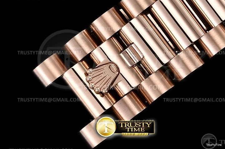 1028 RDD0219E – DayDate 36mm RelaxedFit 695